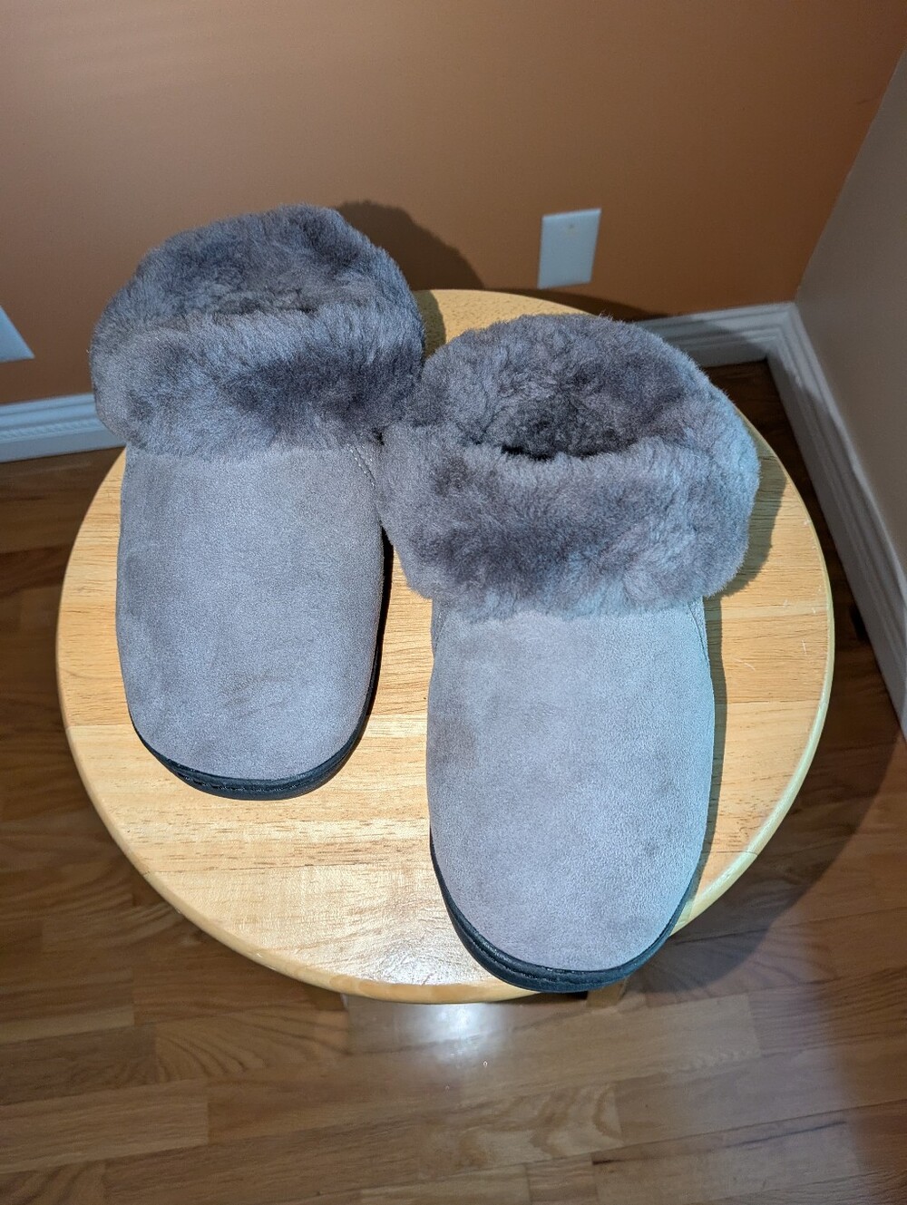New Acorn Women's Gray Leather Australian Sheep Skin Slippers Sz.6